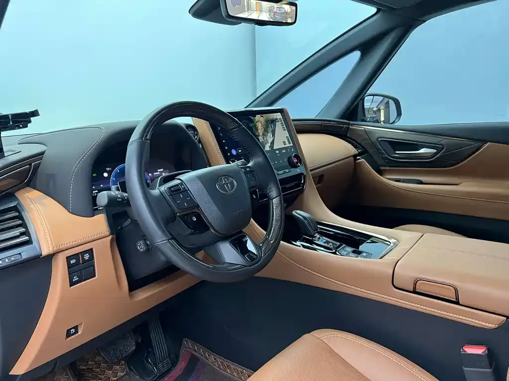 Toyota Alphard — фото 2