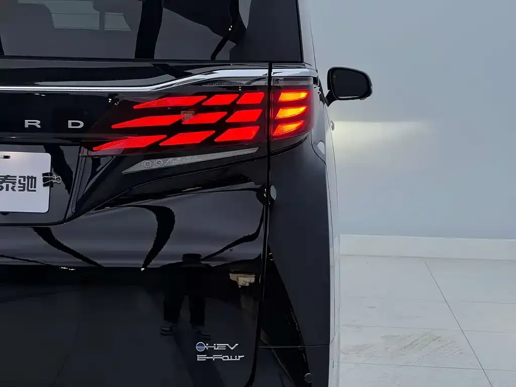 Toyota Alphard — фото 3