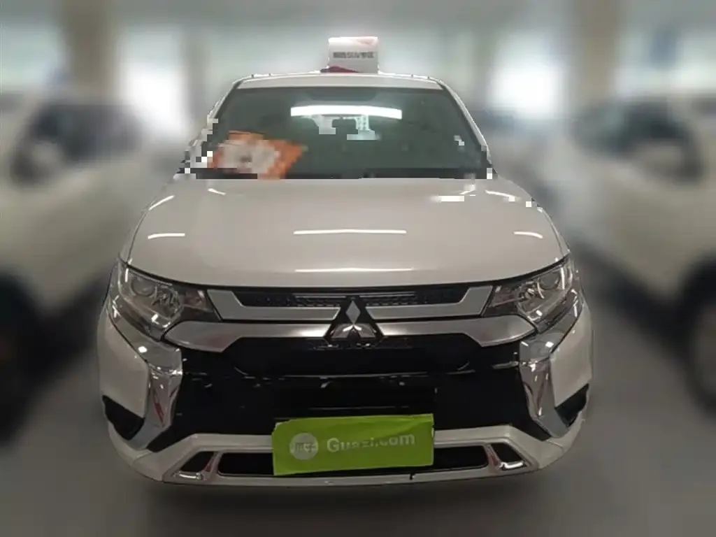 Mitsubishi Outlander 2021 из CN, фото 2
