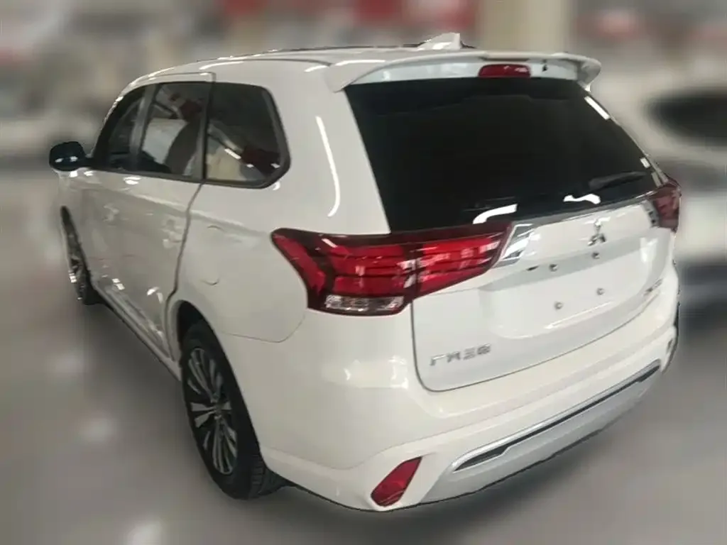 Mitsubishi Outlander 2021 из CN, фото 5