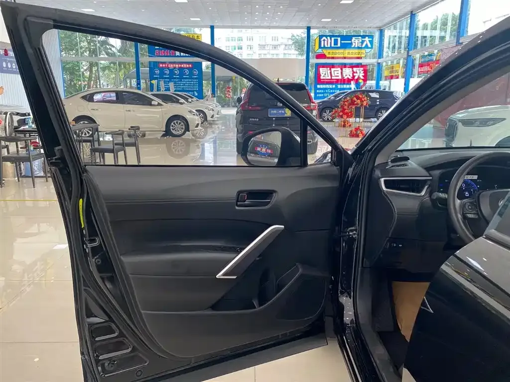 Toyota Corolla Cross 2023 из CN, фото 7