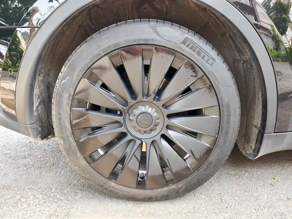 Tesla Model Y — фото 7
