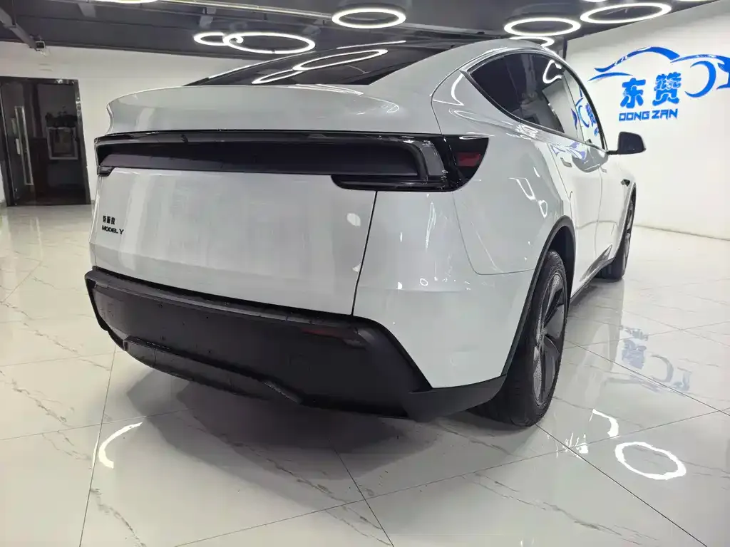 Tesla Model Y — фото 4