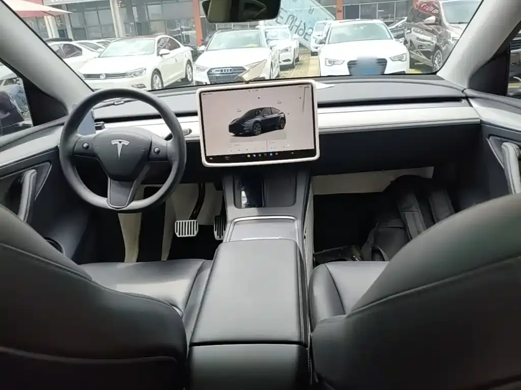 Tesla Model Y — фото 6