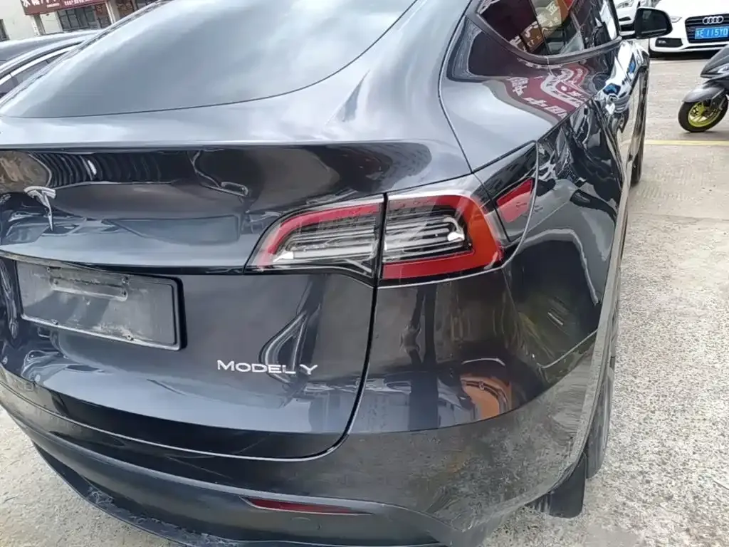 Tesla Model Y — фото 9
