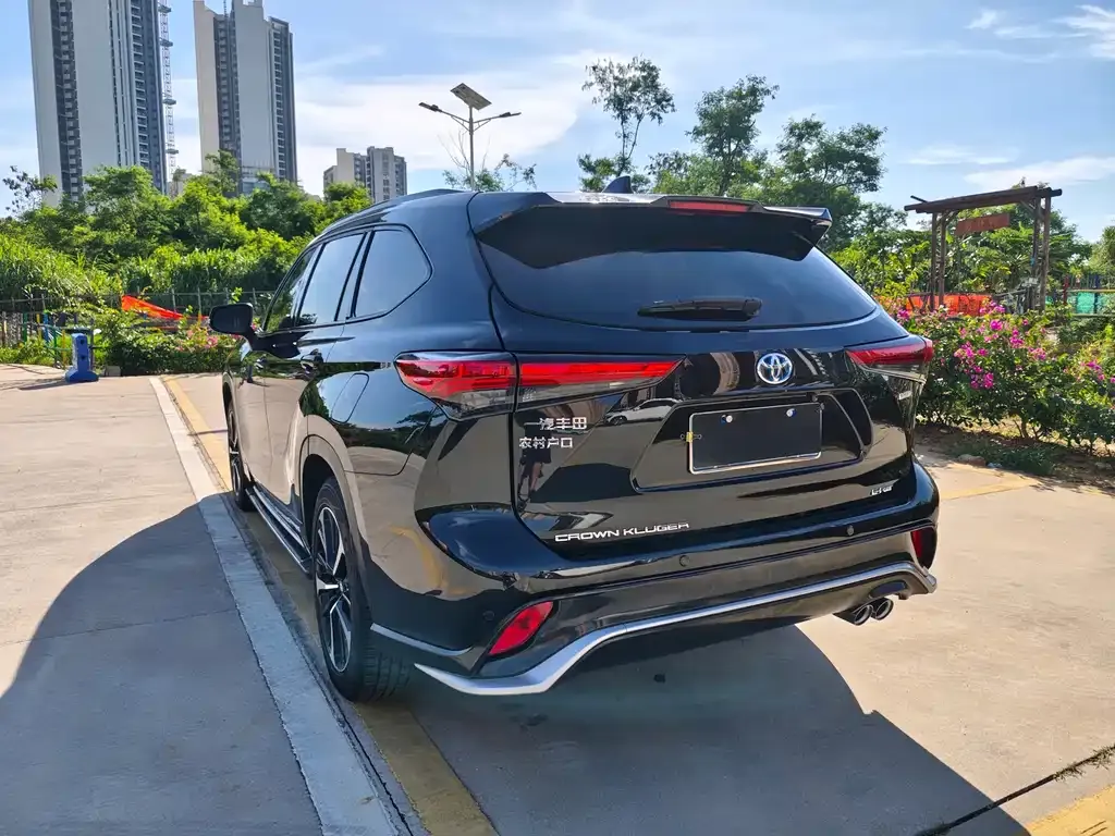 Toyota Crown Kluger 2023 из CN, фото 5