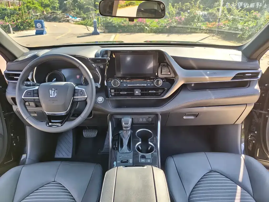 Toyota Crown Kluger 2023 из CN, фото 3