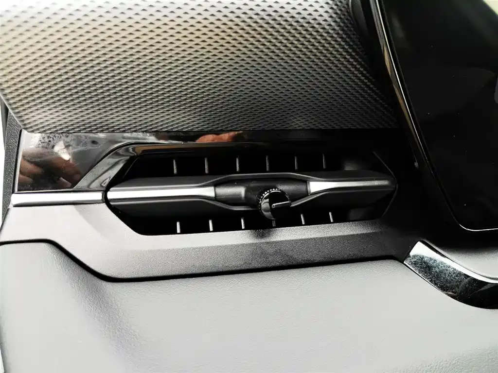Audi Q6L e-tron — фото 9