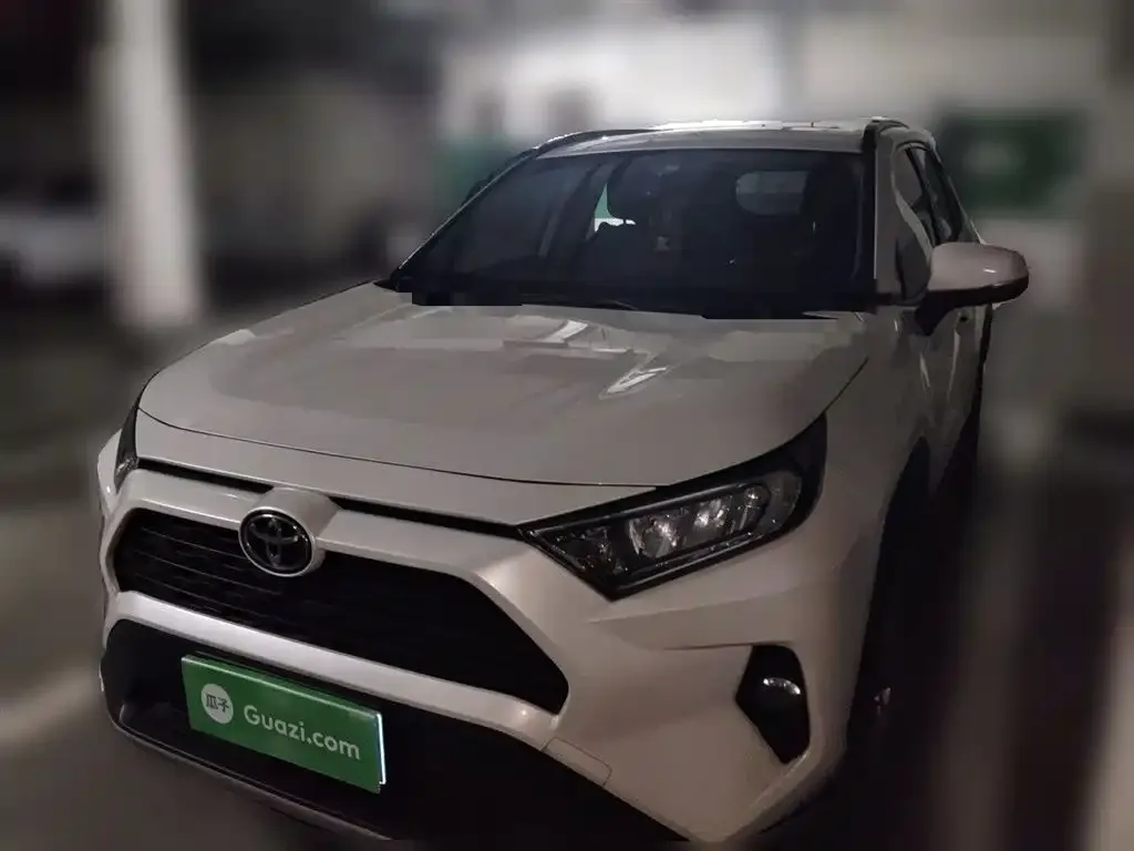 Toyota RAV4 — фото 1