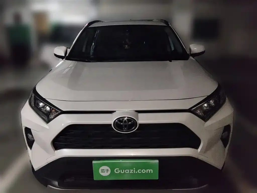Toyota RAV4 — фото 3