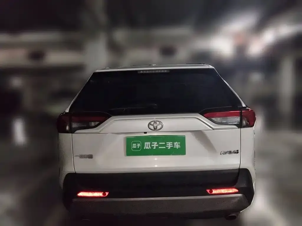 Toyota RAV4 — фото 5