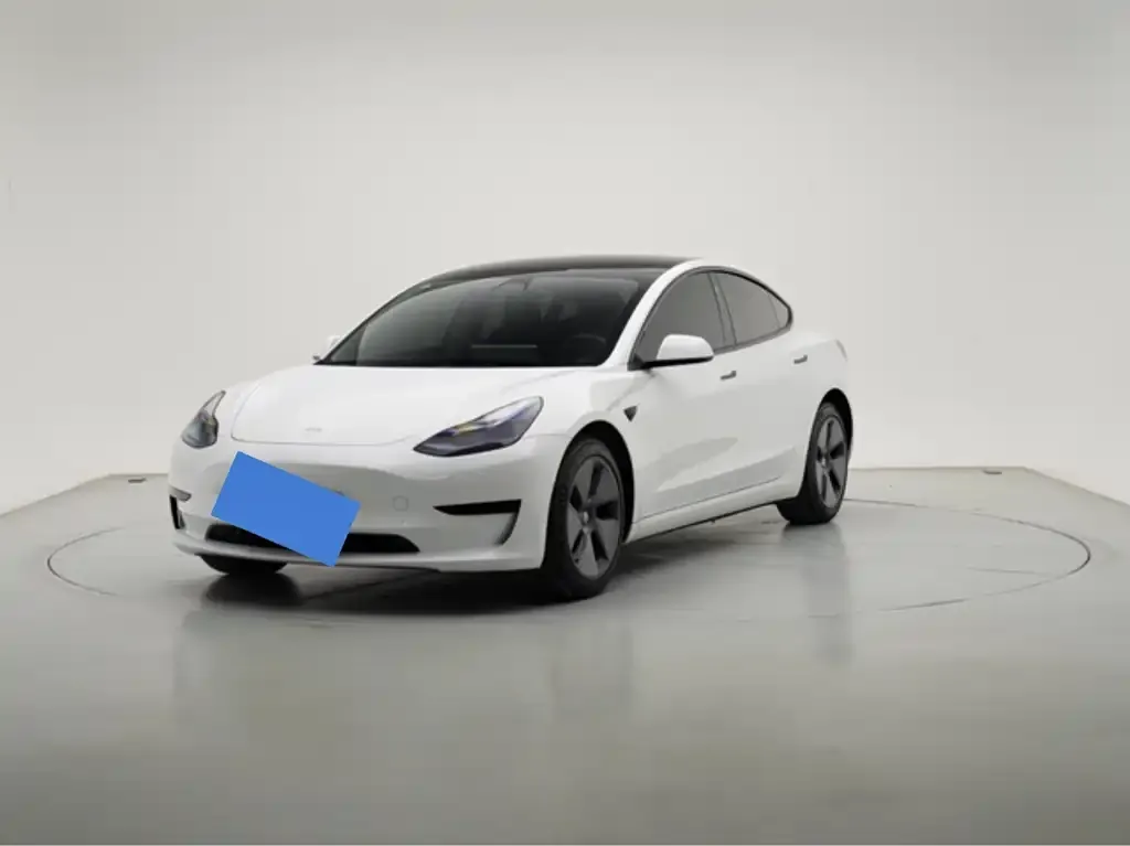 Tesla Model 3 — фото 1