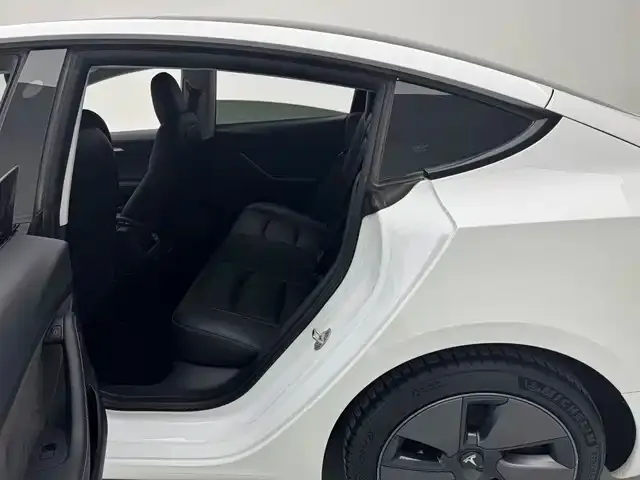 Tesla Model 3 — фото 7
