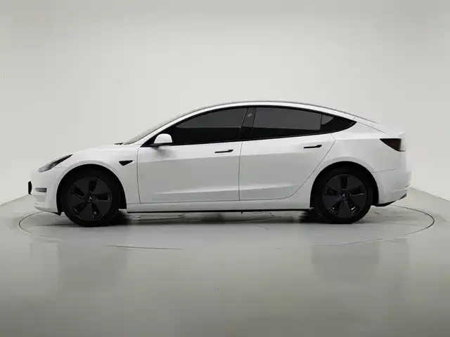 Tesla Model 3 — фото 6