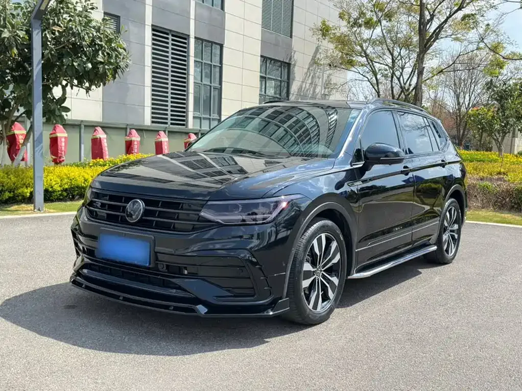 Volkswagen Tiguan L — фото 1