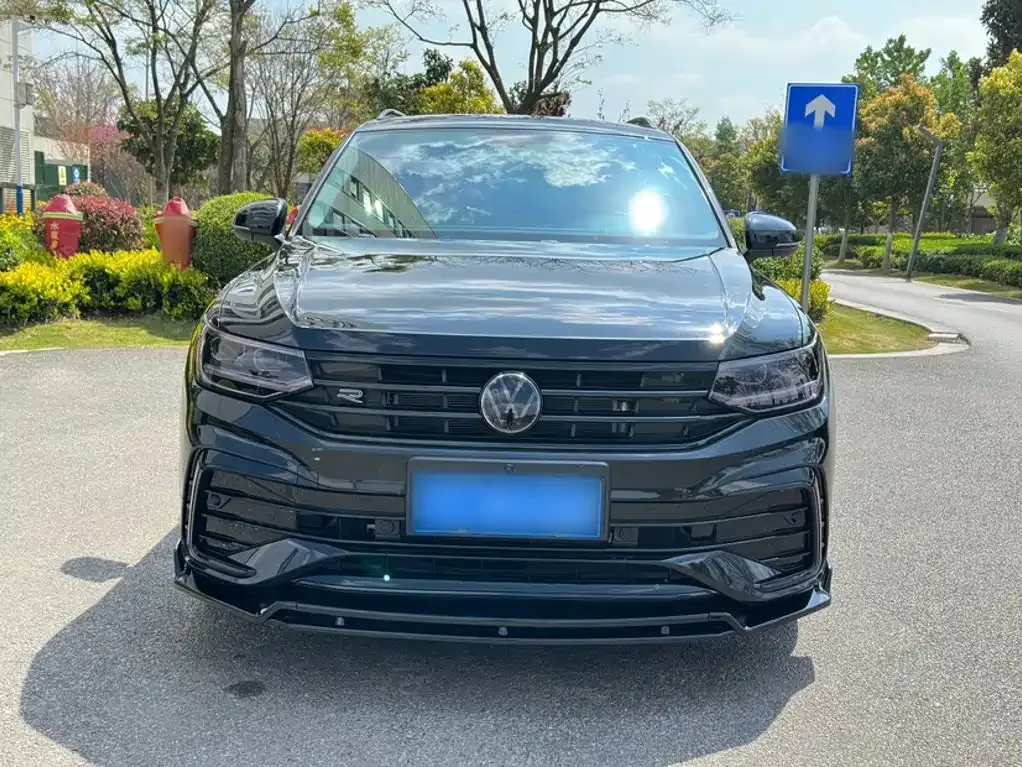 Volkswagen Tiguan L — фото 8