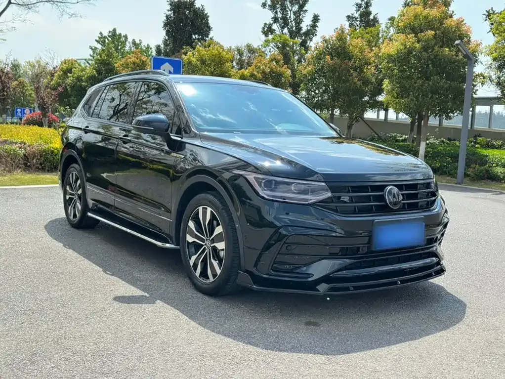 Volkswagen Tiguan L — фото 10