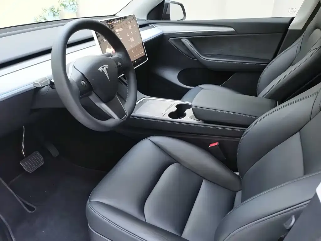 Tesla Model Y — фото 5