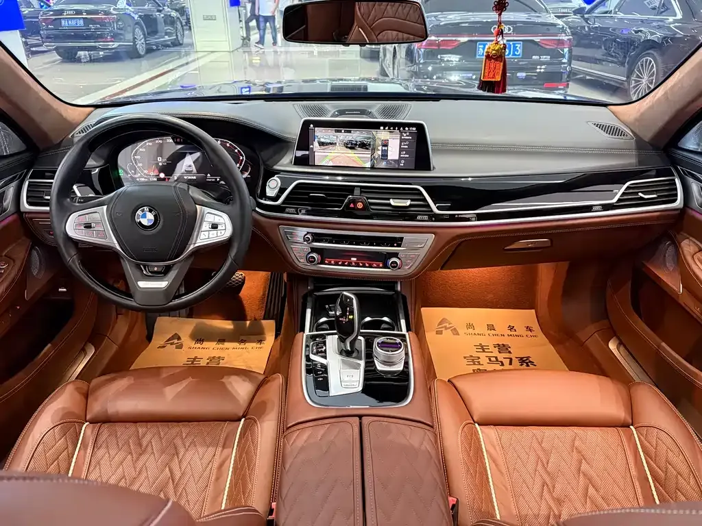 BMW 7 Series — фото 10
