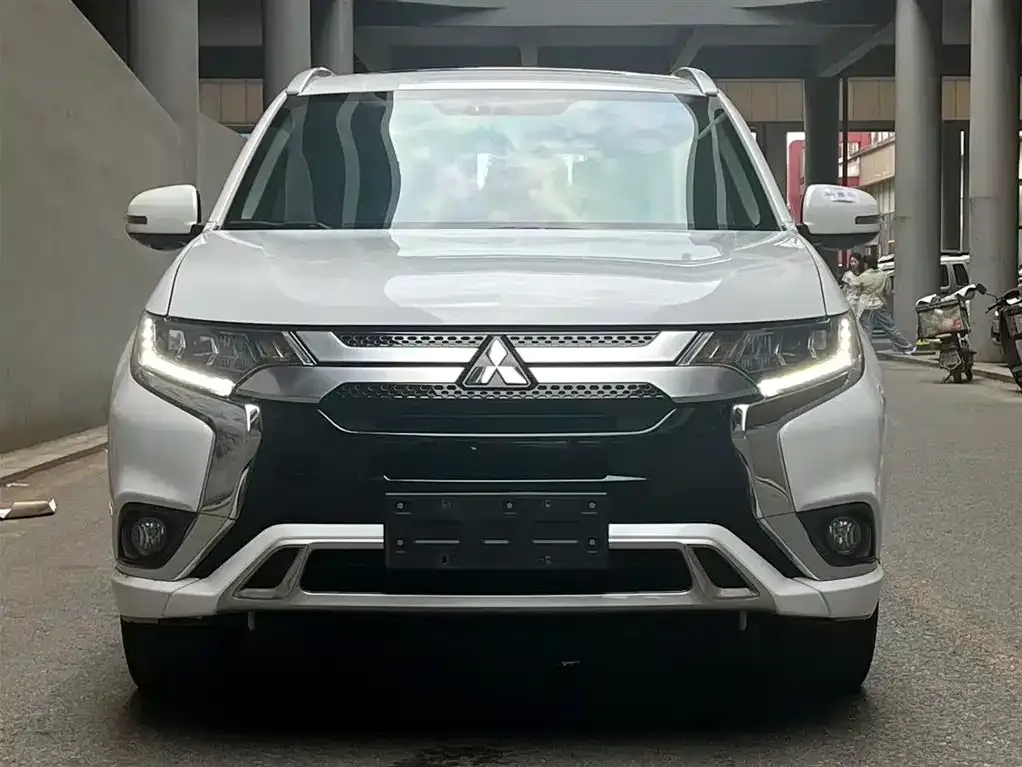 Mitsubishi Outlander — фото 2
