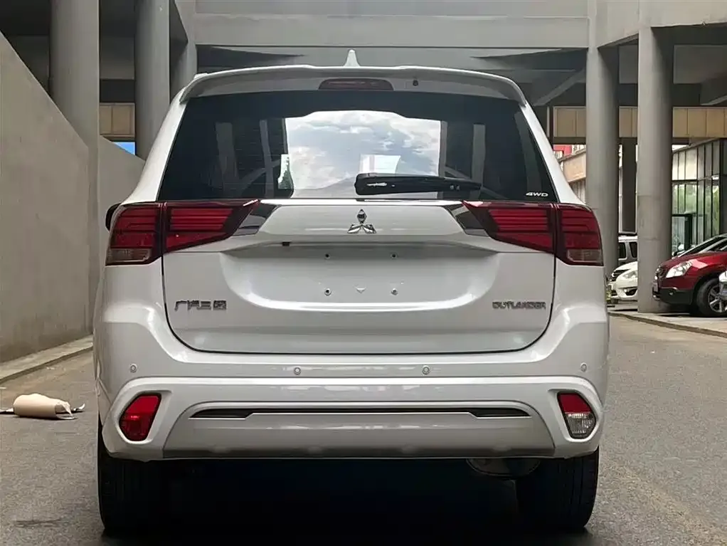 Mitsubishi Outlander — фото 7