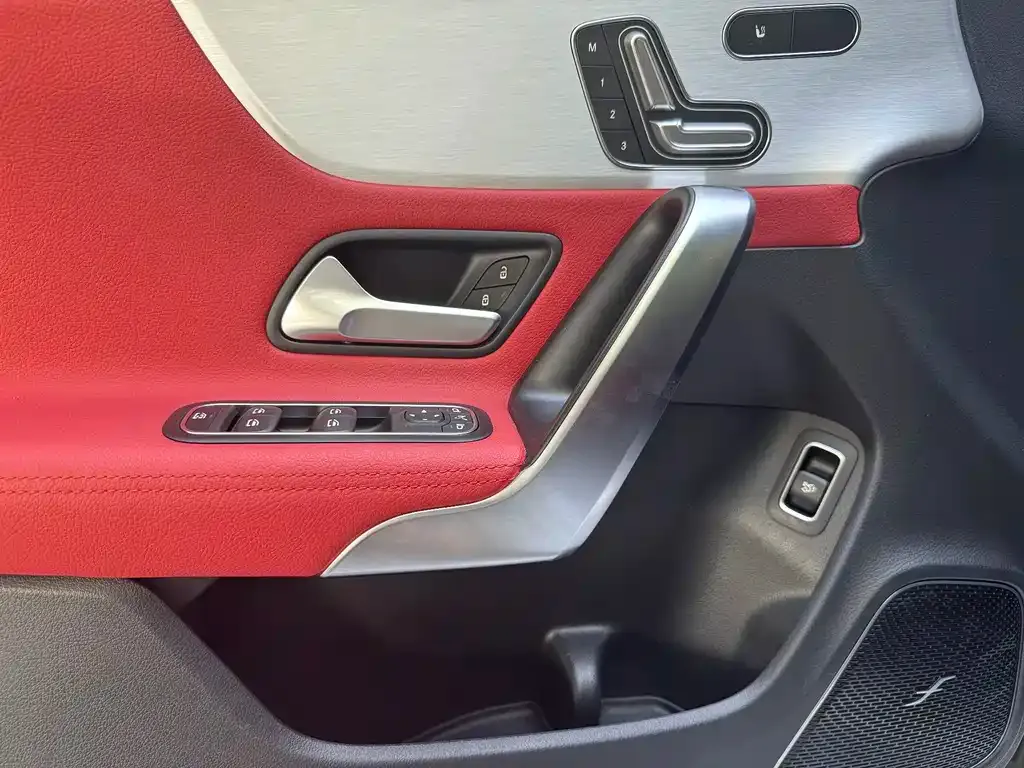 Mercedes-Benz CLA AMG — фото 8