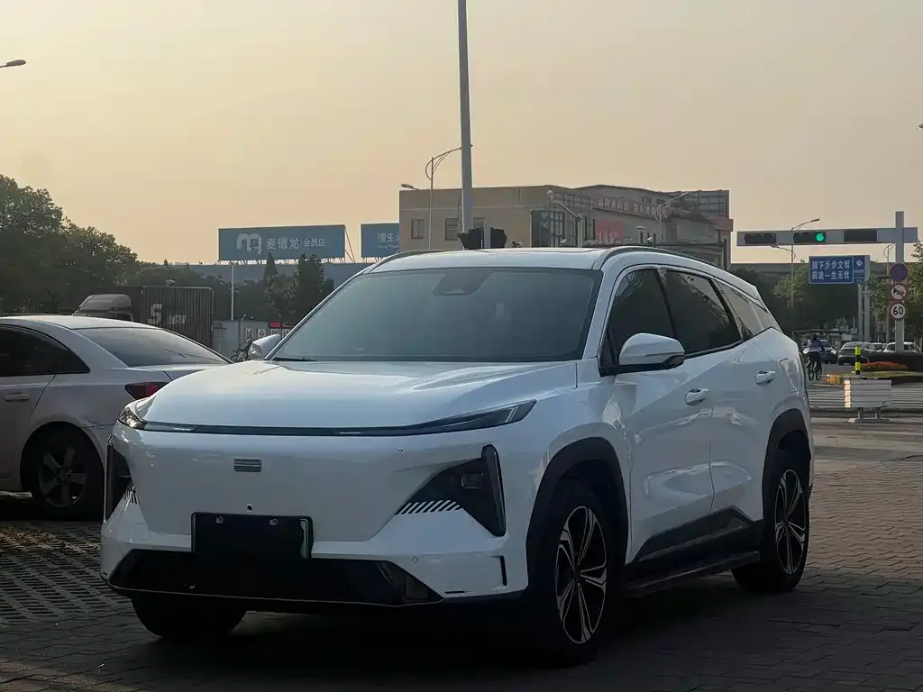 Geely Galaxy L7