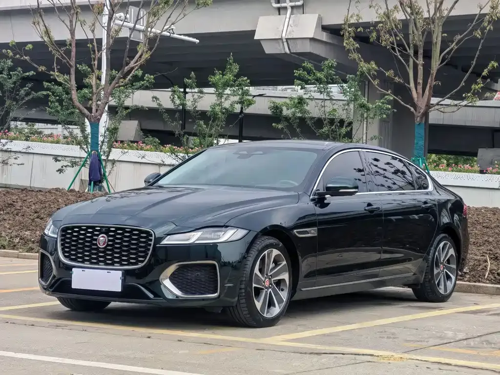 Jaguar XFL — фото 1
