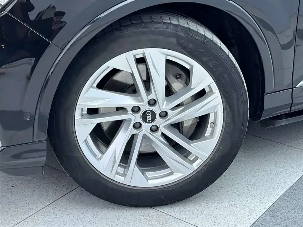 Audi Q7 2022 из CN, фото 10