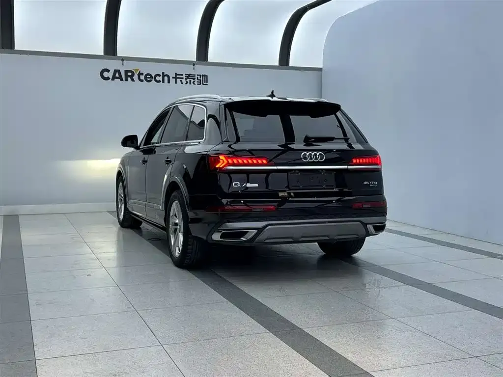 Audi Q7 2022 из CN, фото 2
