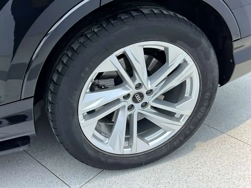 Audi Q7 2022 из CN, фото 7