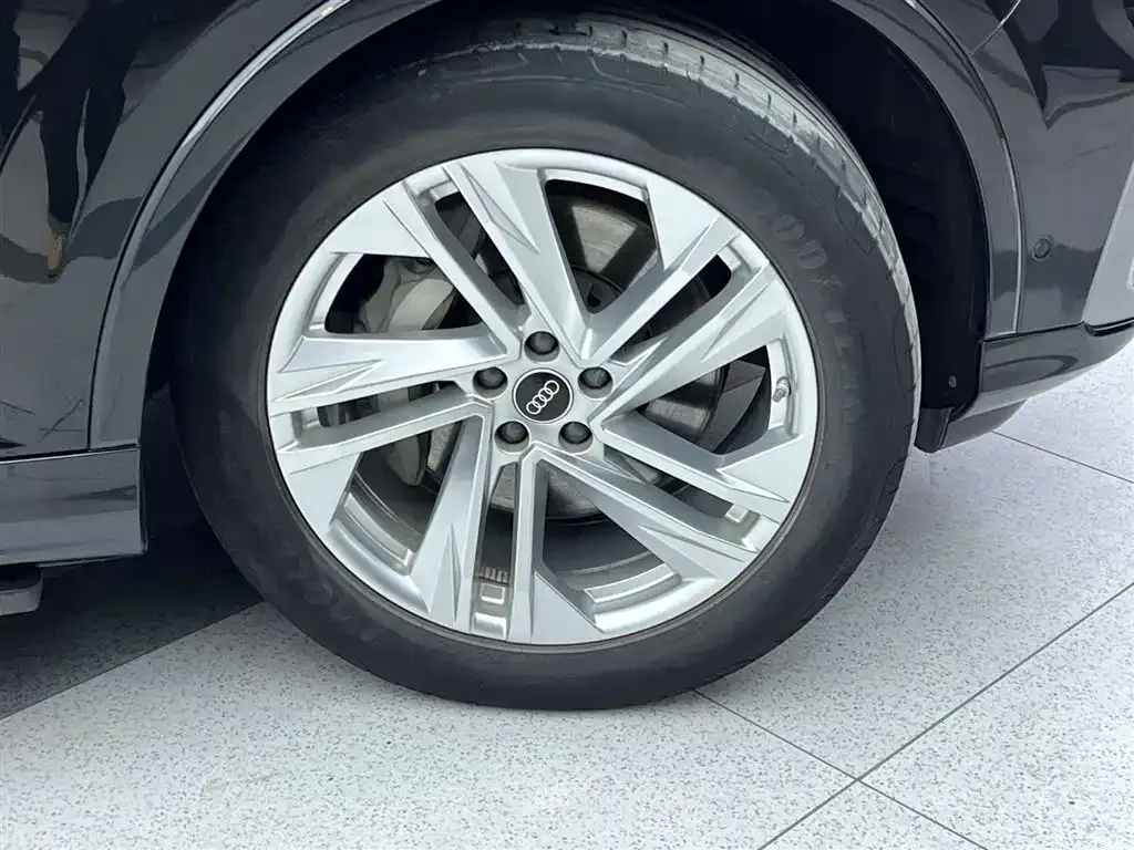 Audi Q7 2022 из CN, фото 5