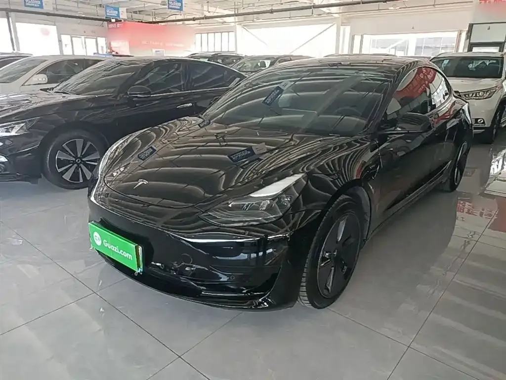 Tesla Model 3 — фото 1