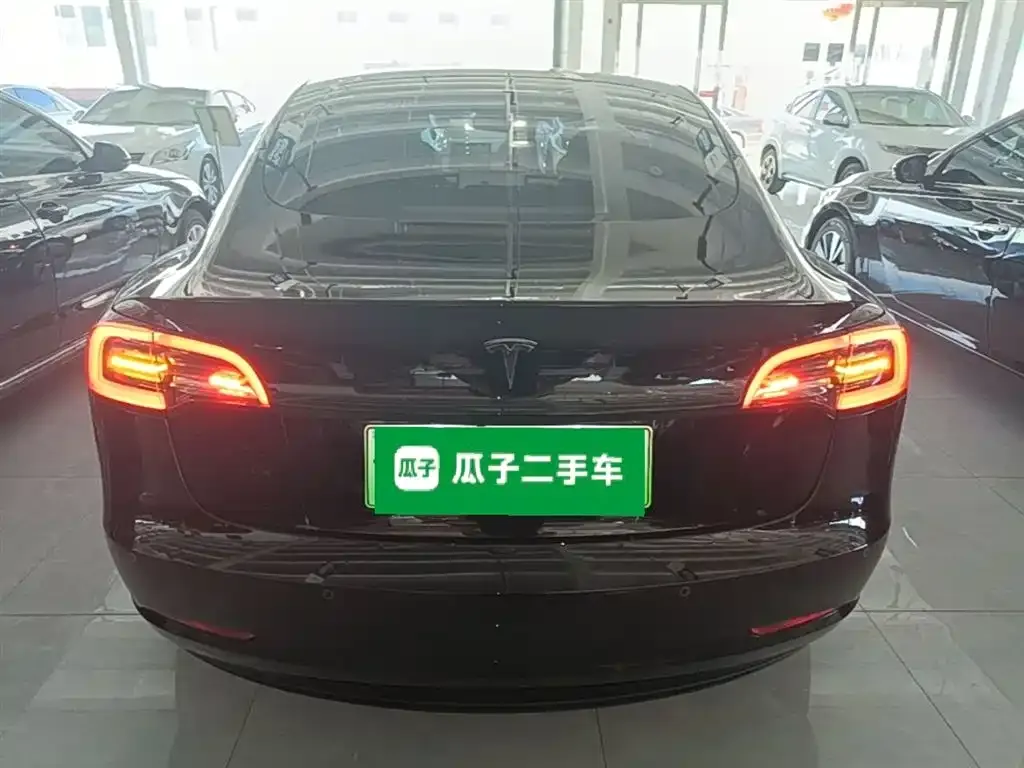 Tesla Model 3 — фото 10