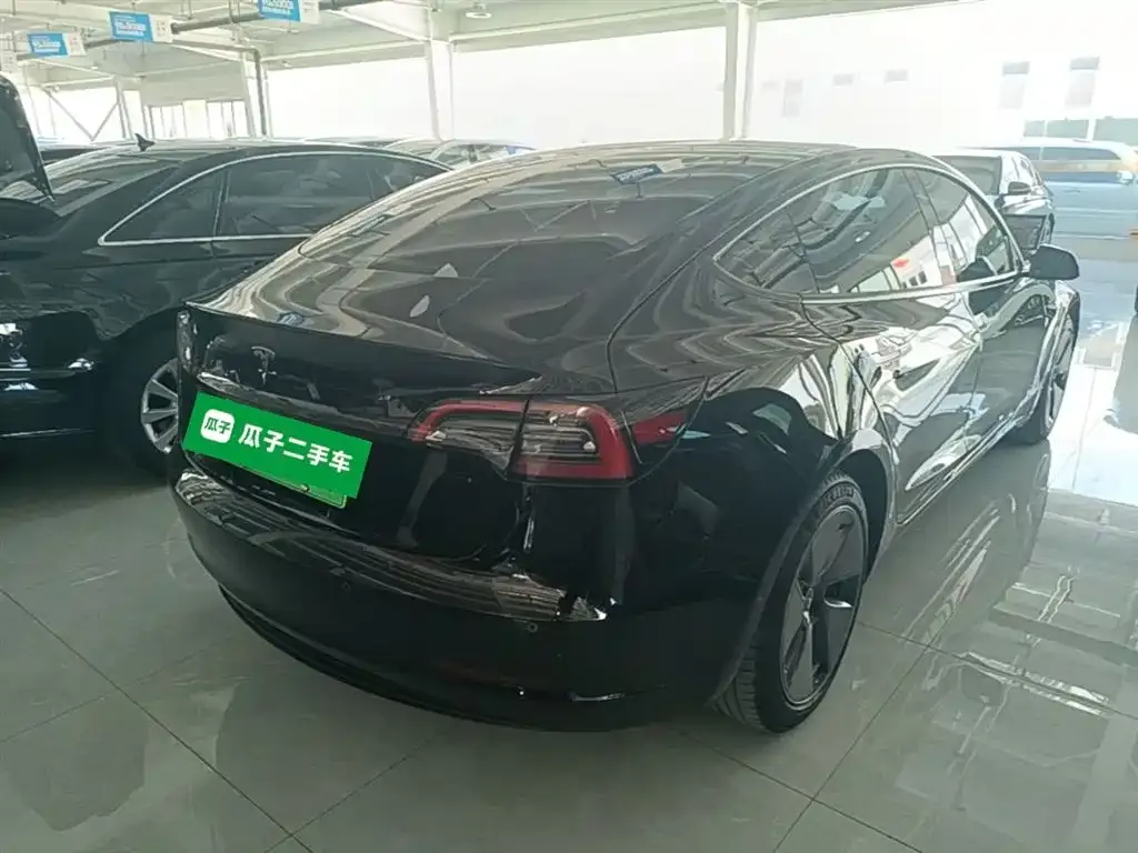 Tesla Model 3 — фото 5