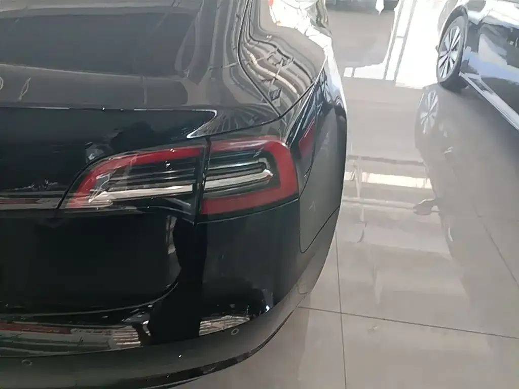 Tesla Model 3 — фото 4