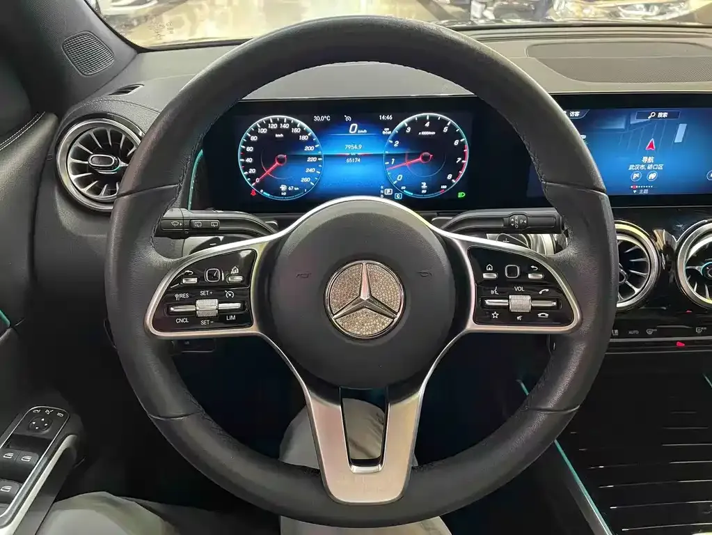 Mercedes-Benz GLB — фото 10
