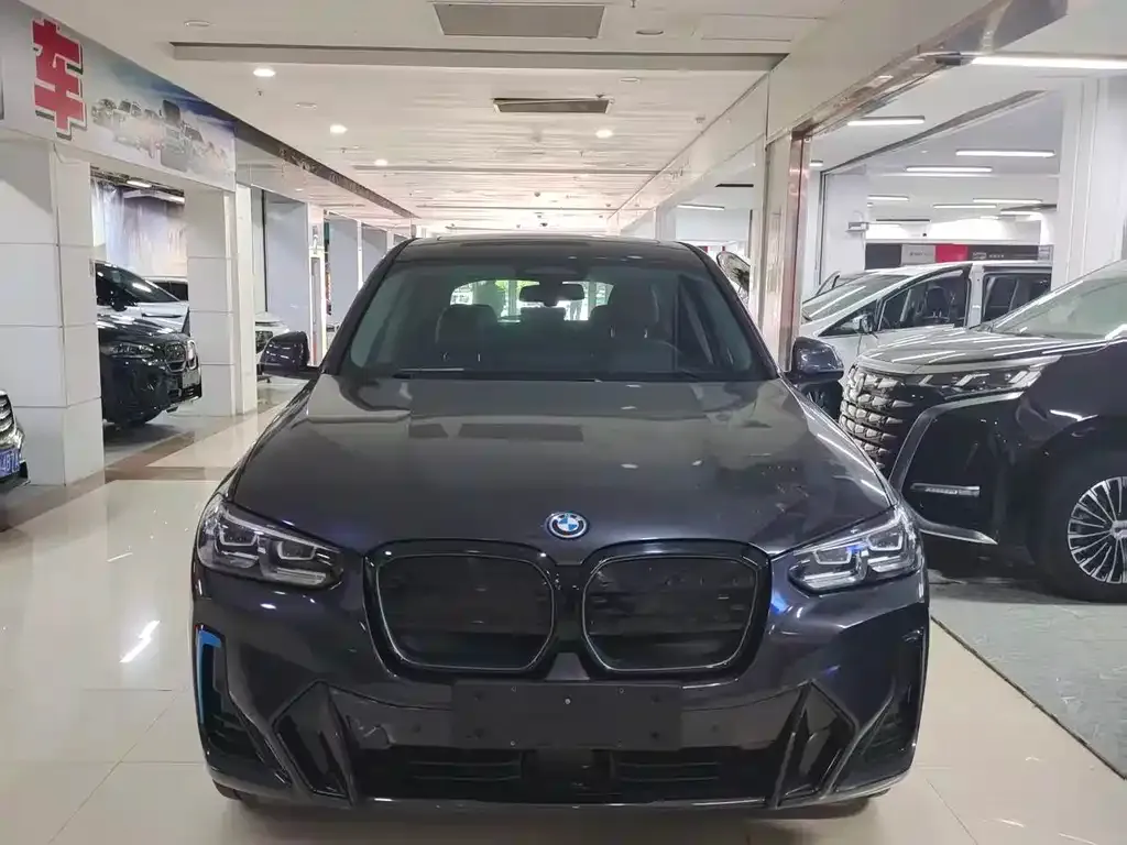 BMW iX3 — фото 6