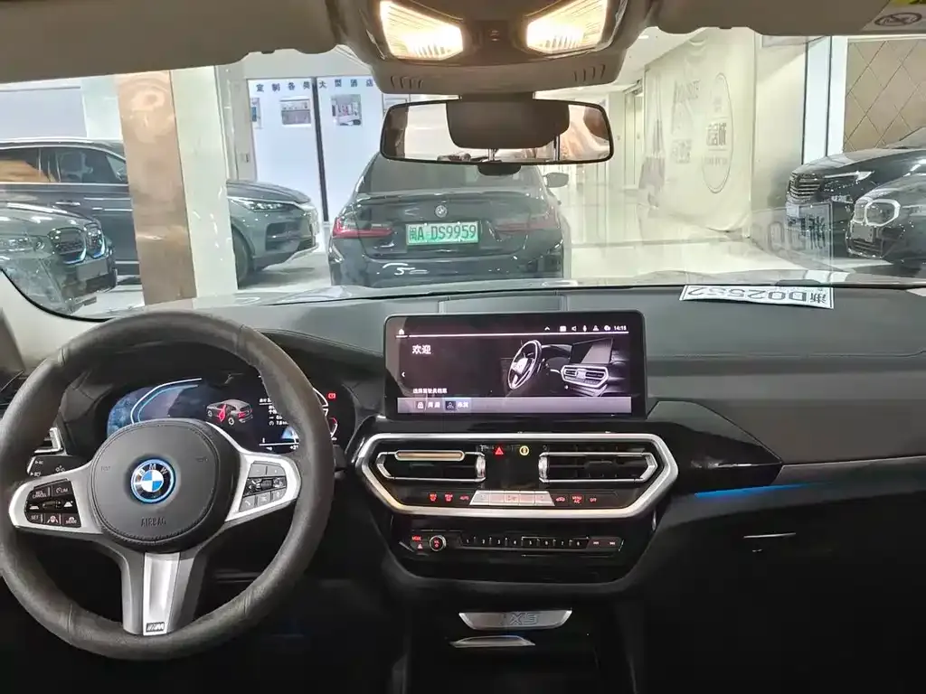 BMW iX3 — фото 10