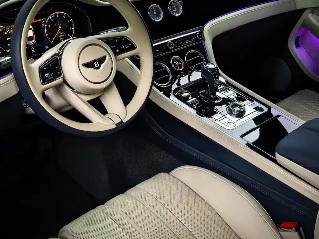 Bentley Continental 2021 из CN, фото 6