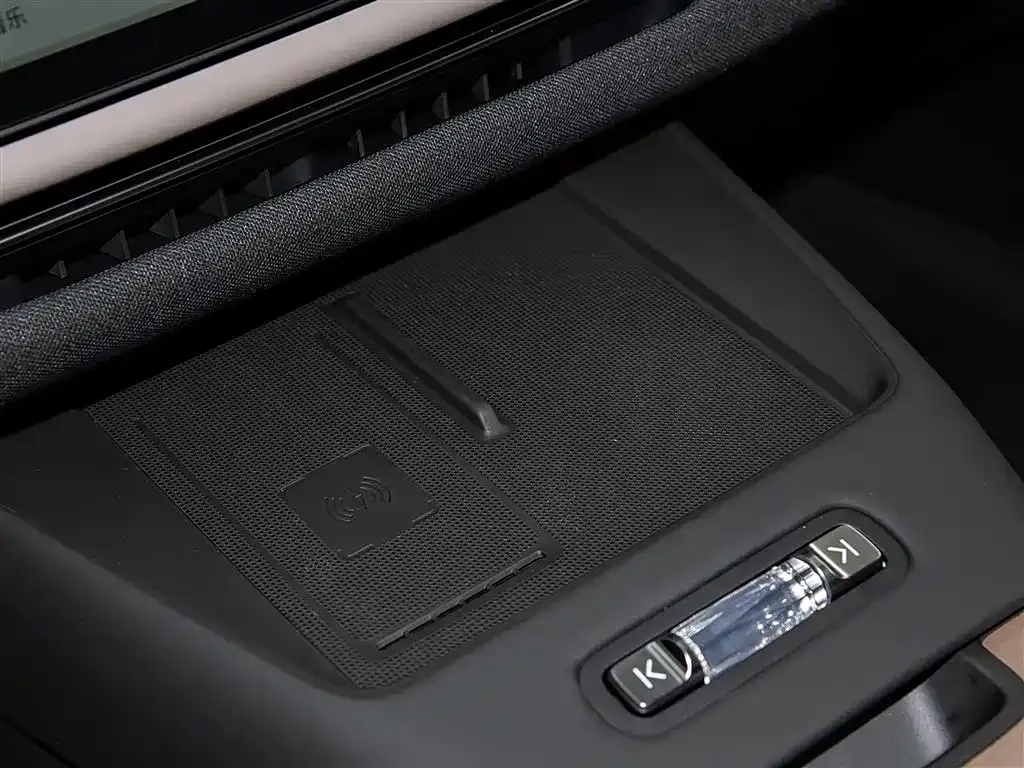 Volvo XC70 Plug-in Hybrid — фото 8