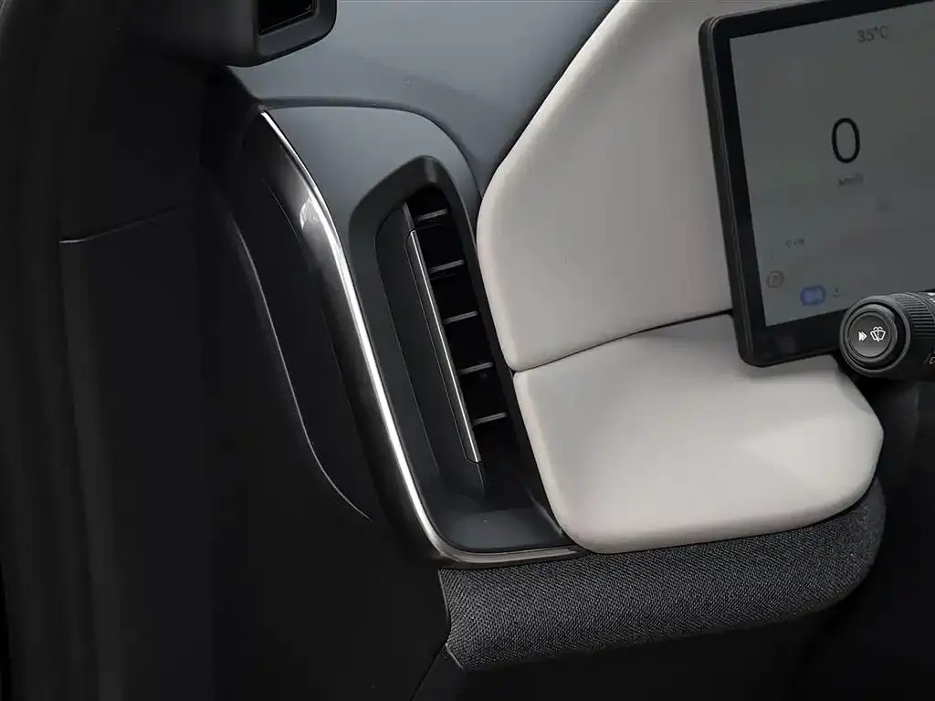 Volvo XC70 Plug-in Hybrid — фото 2