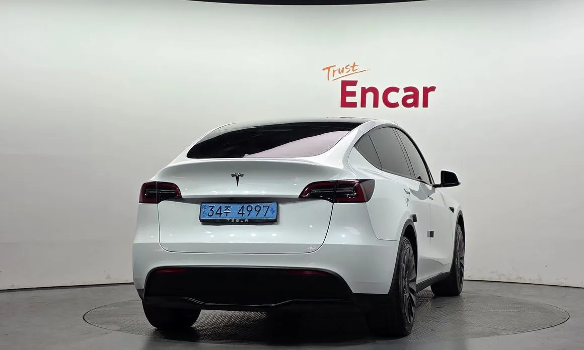 Tesla Model Y — фото 8