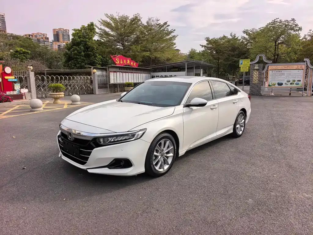 Honda Accord — фото 1