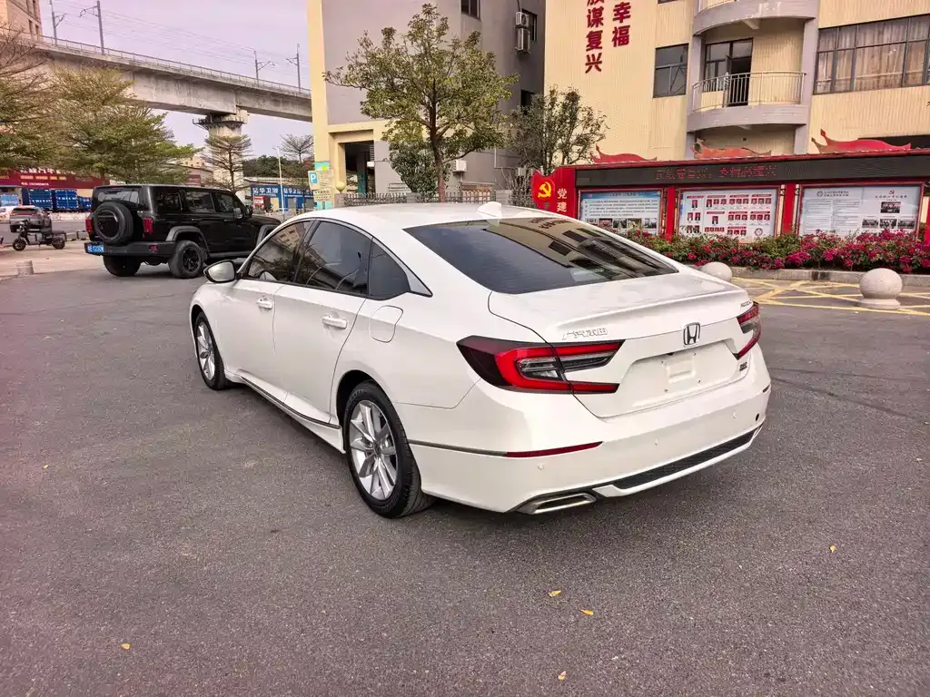 Honda Accord — фото 5