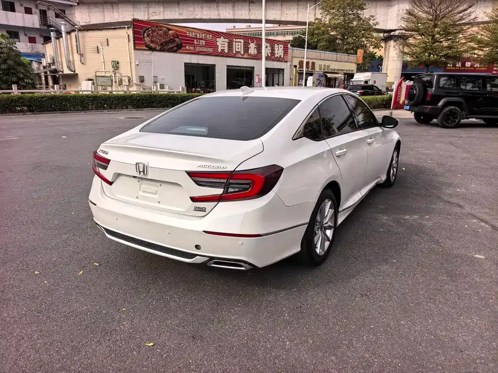 Honda Accord — фото 10