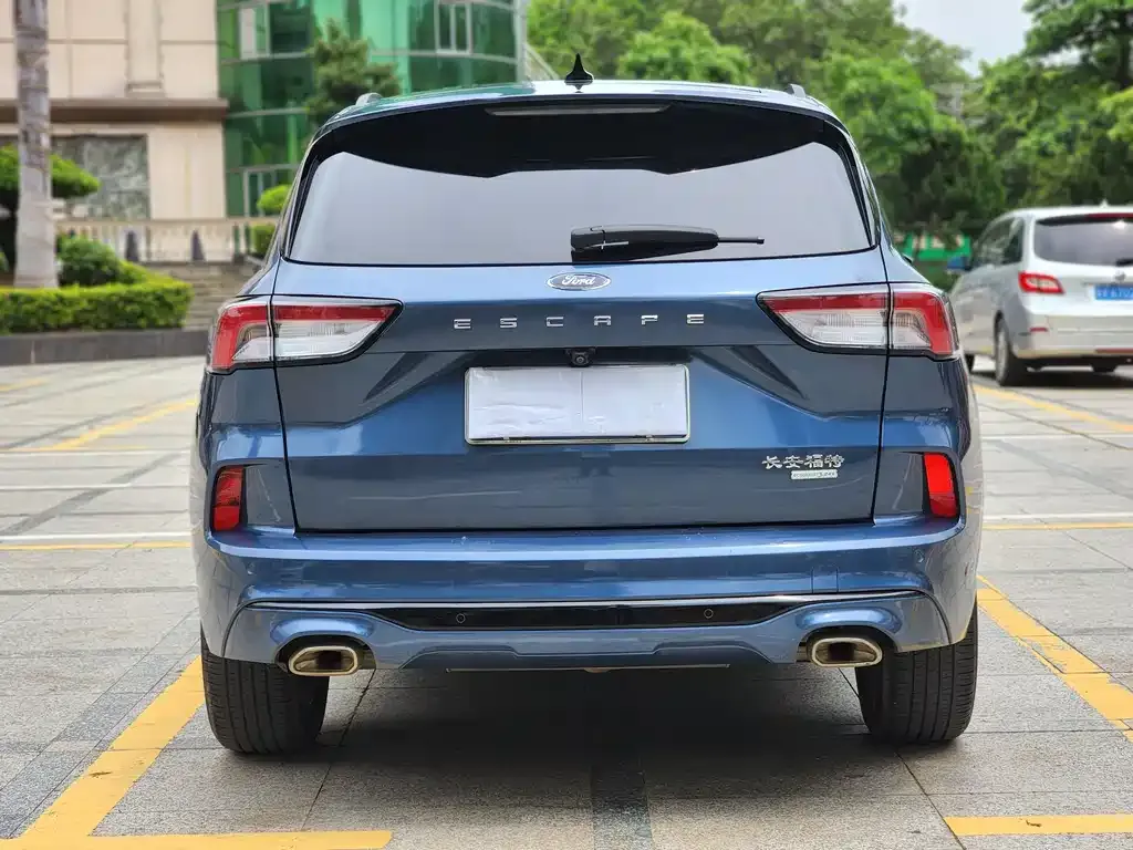 Ford Escape 2022 из CN, фото 2