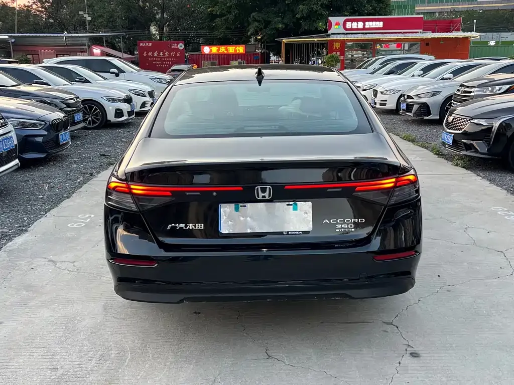 Honda Accord — фото 10