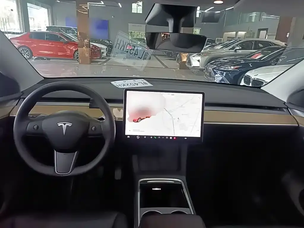 Tesla Model Y — фото 4