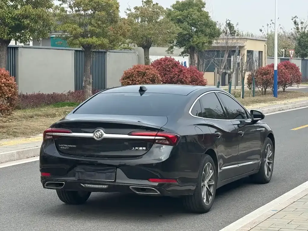 Buick LaCrosse — фото 9